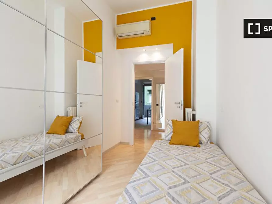 Immagine 4 di Camera condivisa in affitto  in Via Andrea Costa a Milano