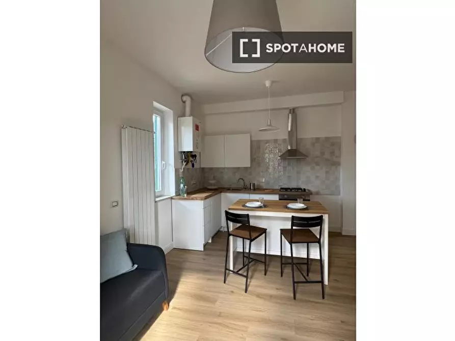 Immagine 12 di Camera condivisa in affitto  in Via Vincenzo Tomassini a Roma