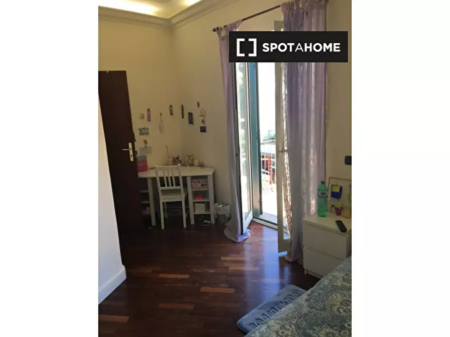 Immagine 16 di Camera condivisa in affitto  in Via Mario Gigante a Napoli
