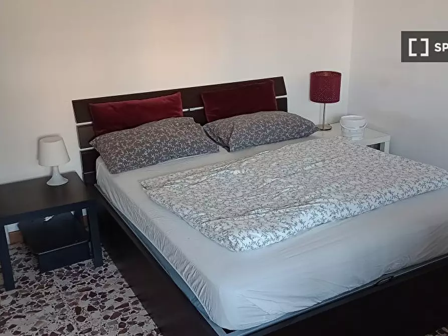 Immagine 1 di Camera condivisa in affitto  in Via Orobia a Milano