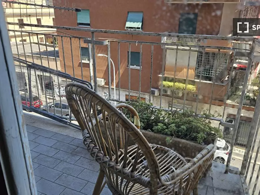 Immagine 3 di Camera condivisa in affitto  in Via Alba a Roma