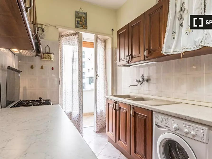 Immagine 11 di Camera condivisa in affitto  in Via Statilio Ottato a Roma