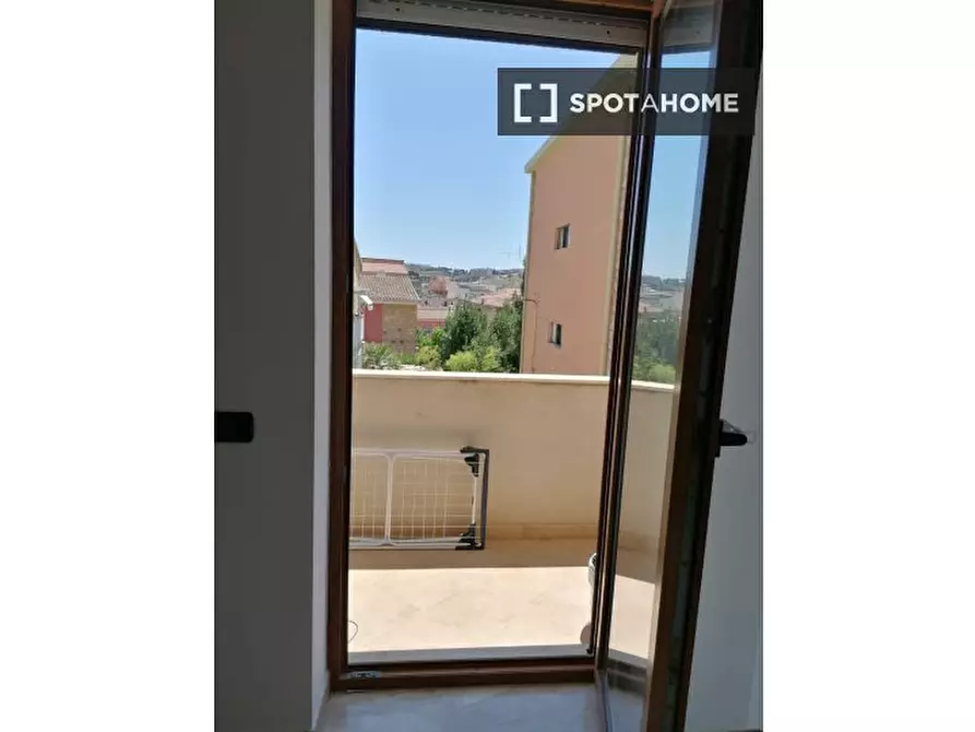 Immagine 7 di Camera condivisa in affitto  in Via Sirai a Cagliari