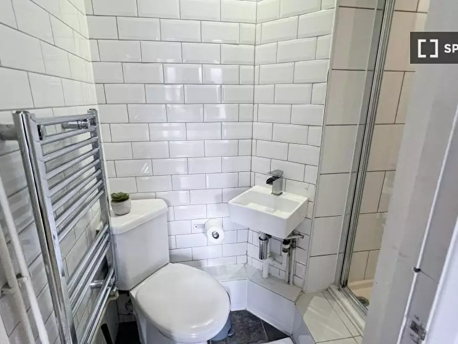 Immagine 2 di Appartamento in affitto  in A Long Ln a Islington