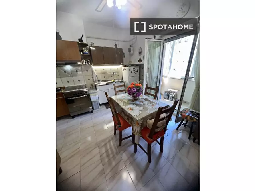 Immagine 6 di Camera condivisa in affitto  in Via Flavio Stilicone a Roma