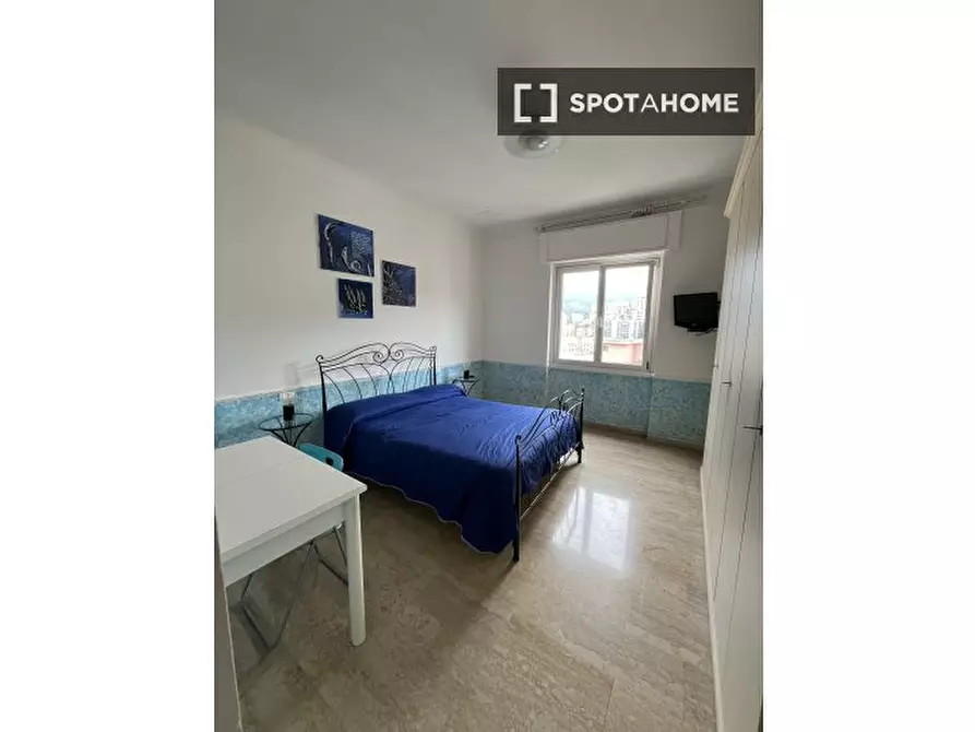 Immagine 1 di Camera condivisa in affitto  in Via Carmelo Onorato a Genova