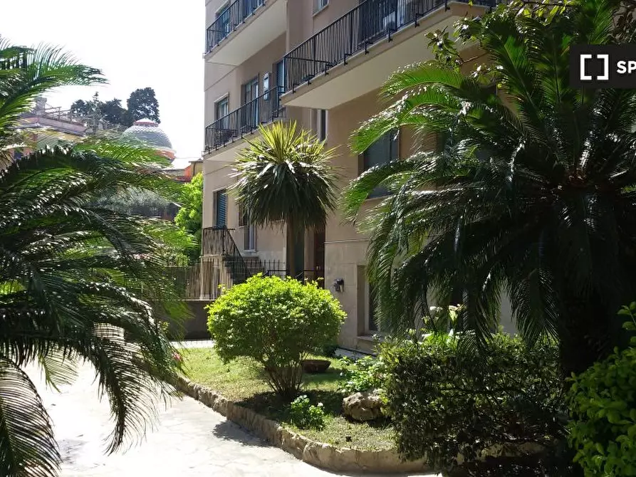 Immagine 9 di Camera condivisa in affitto  in Via Achille Neri a Genova