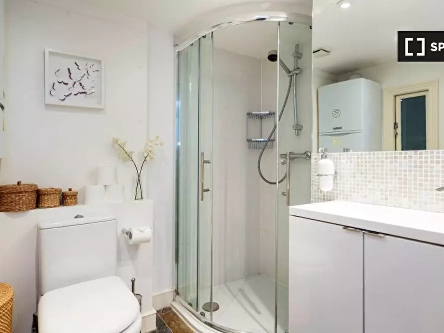 Immagine 9 di Appartamento in affitto  in Broomwood Road a Wandsworth