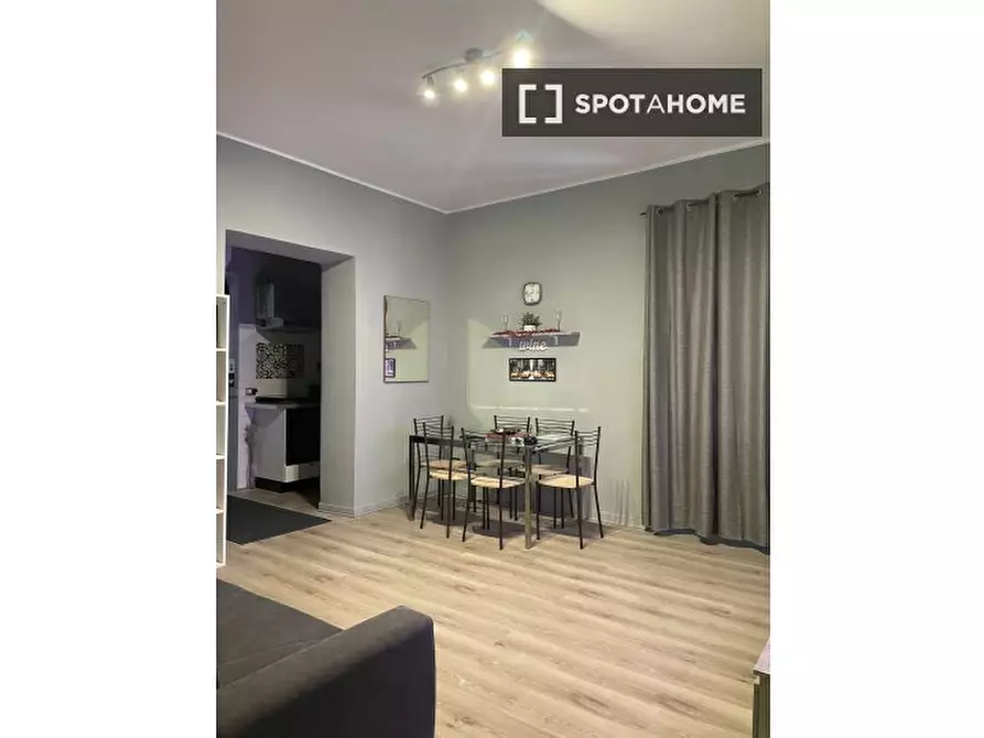 Immagine 4 di Camera condivisa in affitto  in Via Vincenzo Montenovesi a Roma