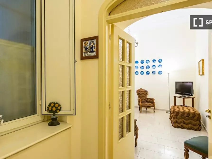 Immagine 15 di Appartamento in affitto  in Via Cisterna dell'Olio a Napoli