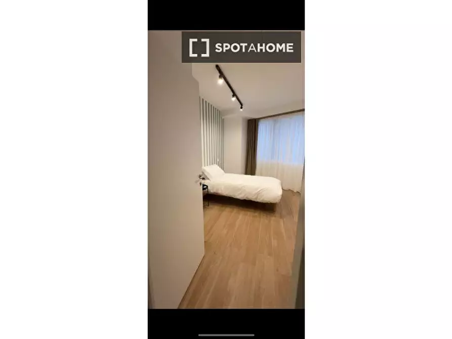 Immagine 12 di Camera condivisa in affitto  in Via Pasquale Frustaci a Napoli