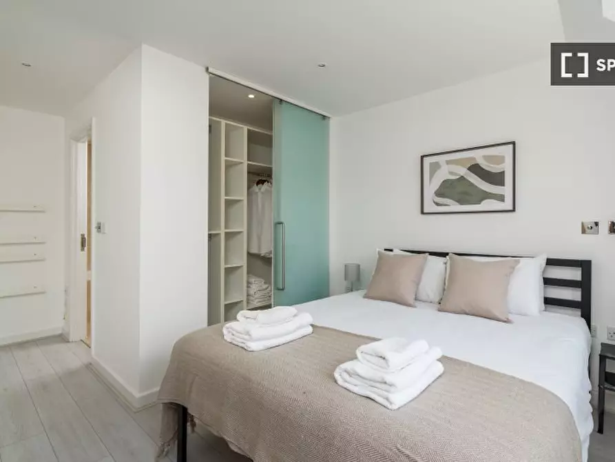Immagine 17 di Appartamento in affitto  in Wendle Square a Wandsworth