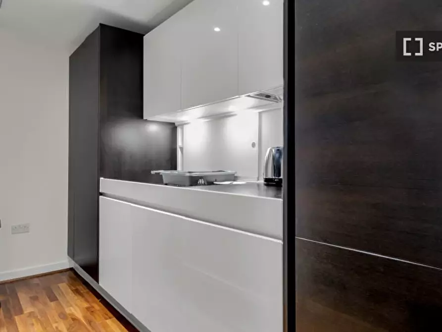 Immagine 3 di Appartamento in affitto  in Lamb's Passage a Islington