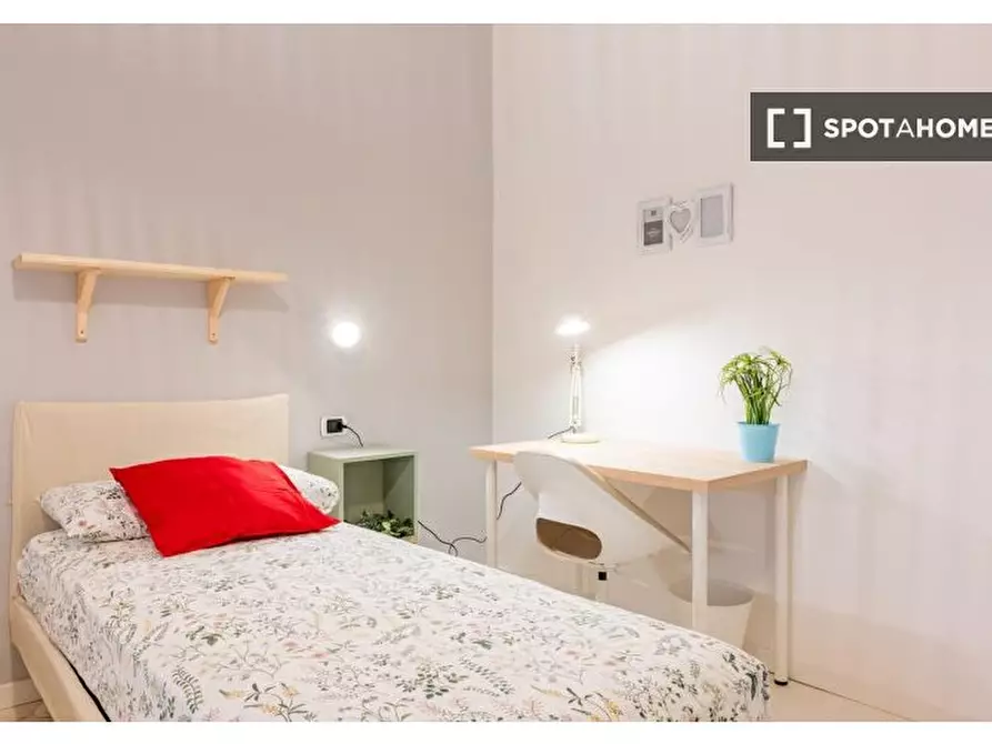 Immagine 1 di Camera condivisa in affitto  in Via Assietta a Milano