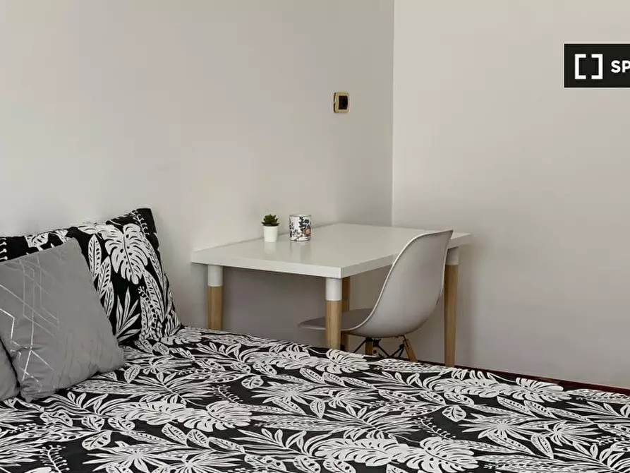 Immagine 5 di Camera condivisa in affitto  in Viale Campania a Milano