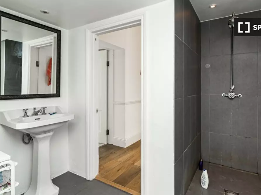 Immagine 10 di Appartamento in affitto  in Garden Flat a Camden Town