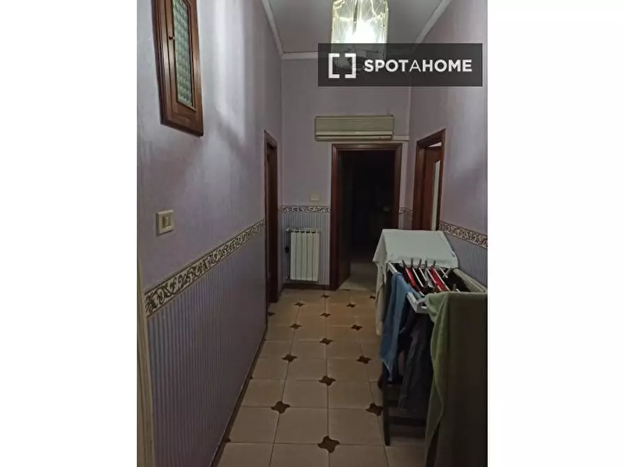 Immagine 19 di Camera condivisa in affitto  in Via Montesilvano a Napoli