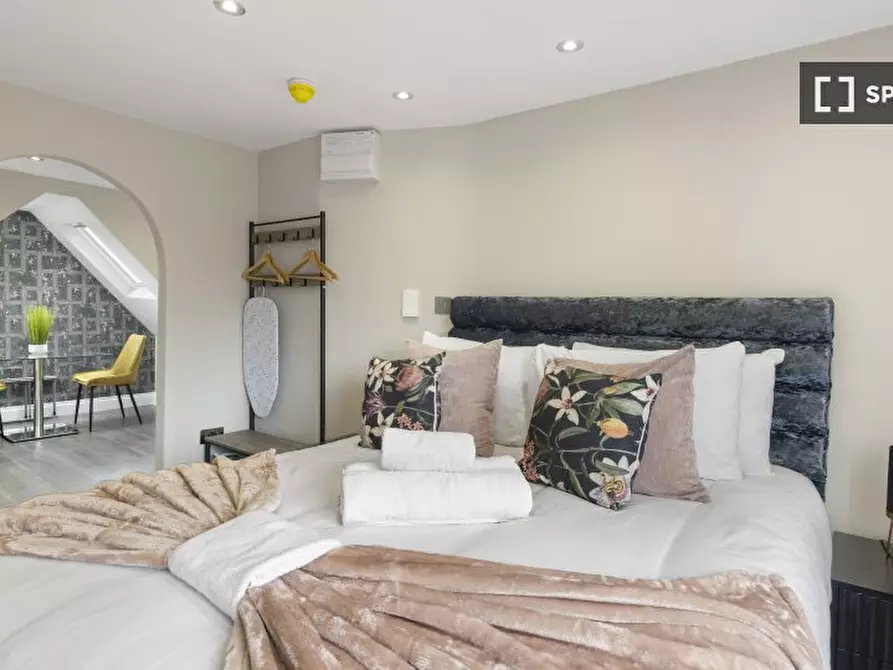Immagine 8 di Ufficio in affitto  in flat a Tottenham