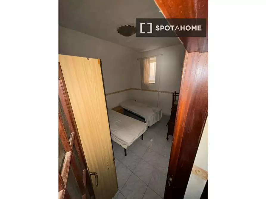 Immagine 3 di Camera condivisa in affitto  in Str. dell'Anticaglia a Napoli