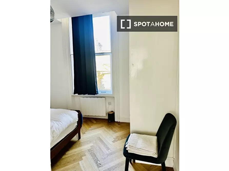 Immagine 11 di Appartamento in affitto  in Finborough Road a Kensington