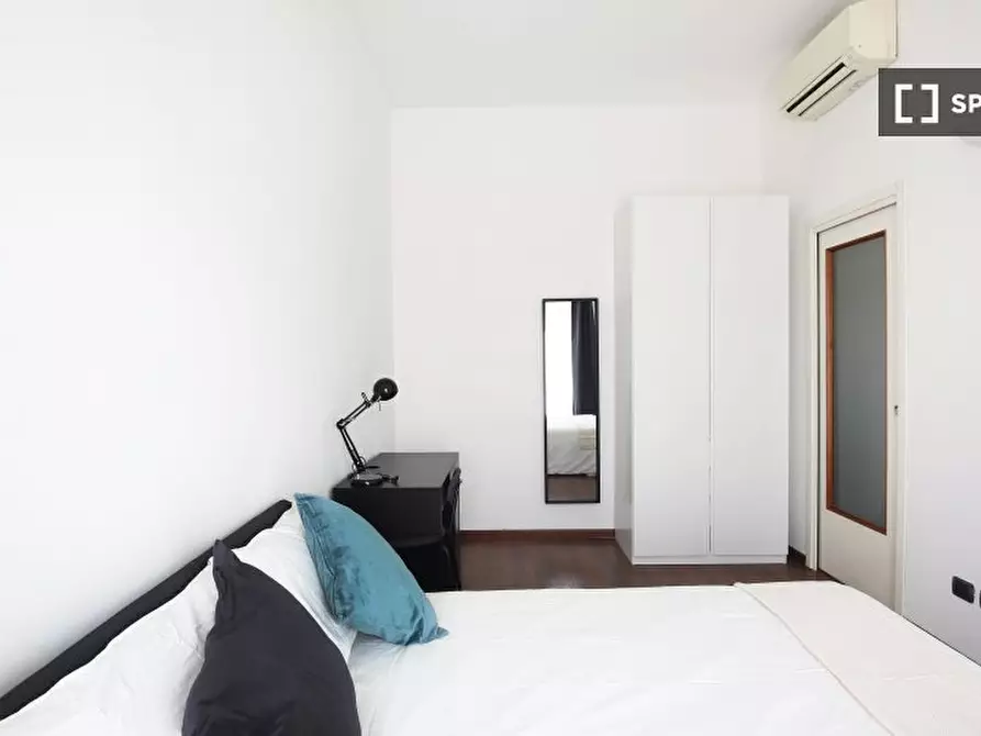 Immagine 5 di Camera condivisa in affitto  in Viale Vittorio Veneto a Milano