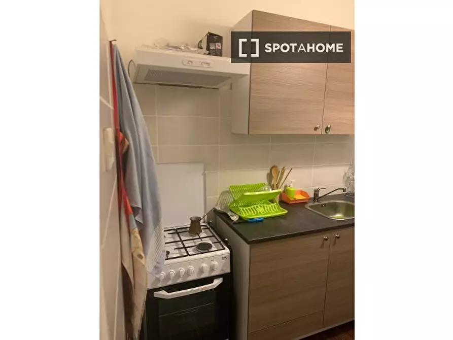 Immagine 5 di Camera condivisa in affitto  in Via di S. Romano a Roma