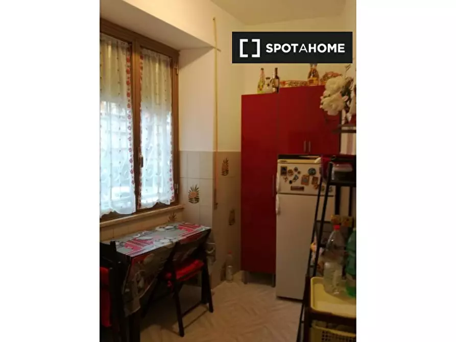 Immagine 3 di Camera condivisa in affitto  in Via dei Gerani a Roma
