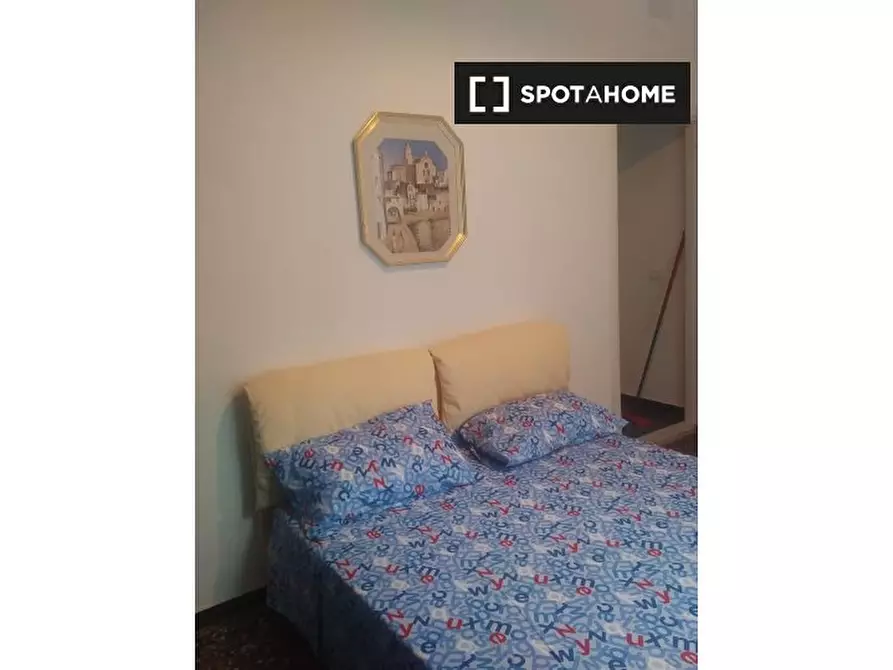 Immagine 3 di Camera condivisa in affitto  in Via Venezia a Genova