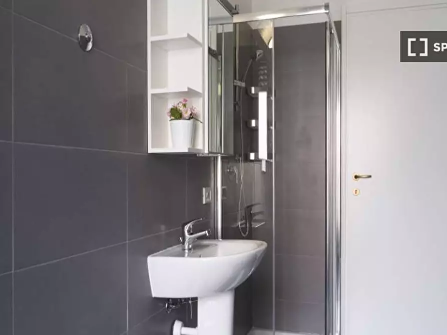 Immagine 11 di Camera condivisa in affitto  in Viale Coni Zugna a Milano