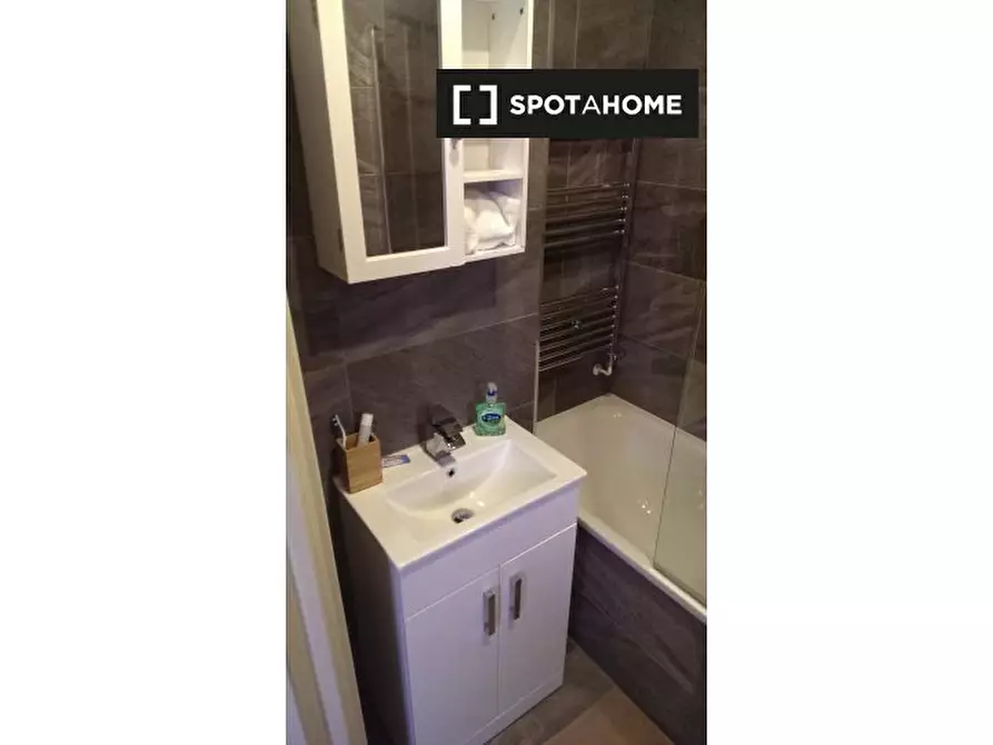 Immagine 7 di Camera condivisa in affitto  in Myrdle St a Poplar