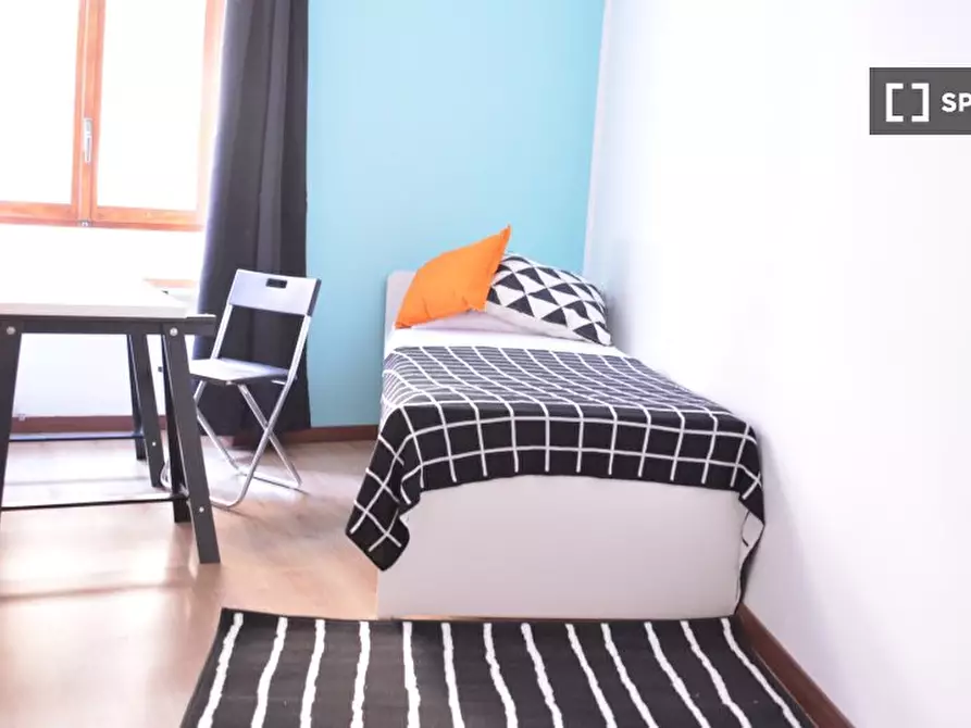 Immagine 1 di Camera condivisa in affitto  in Via Tigelliob a Cagliari