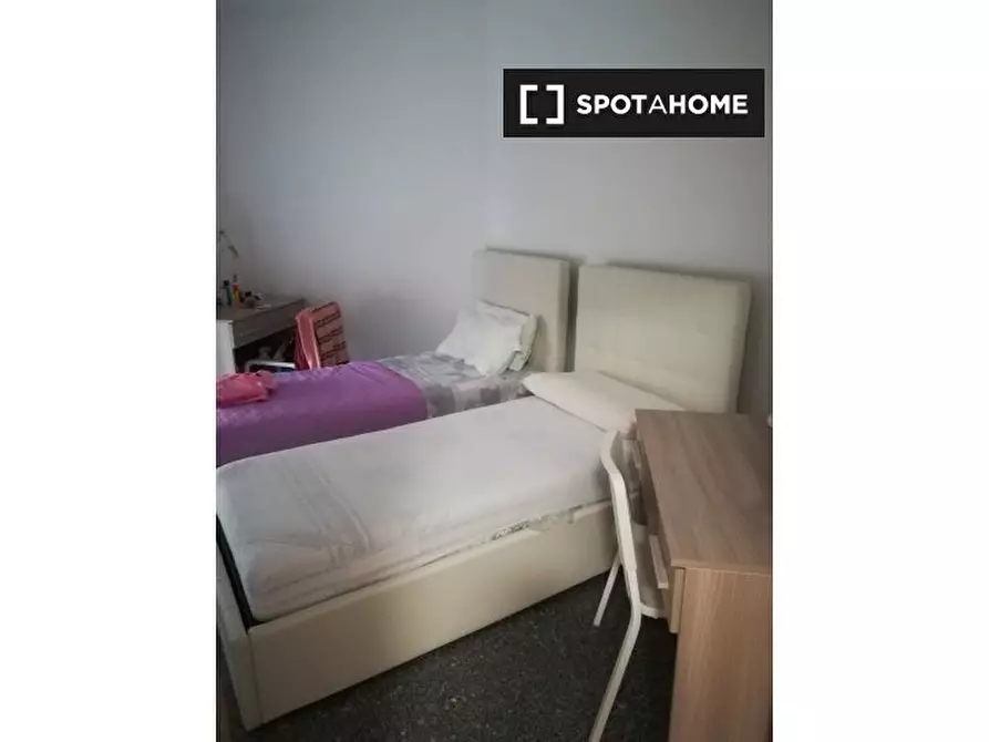 Immagine 2 di Camera condivisa in affitto  in Via Flavio Stilicone a Roma