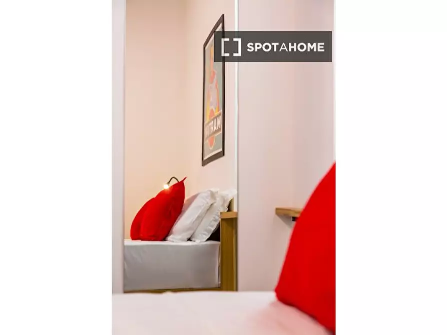 Immagine 16 di Ufficio in affitto  in Via San Nicola dei Caserti a Napoli