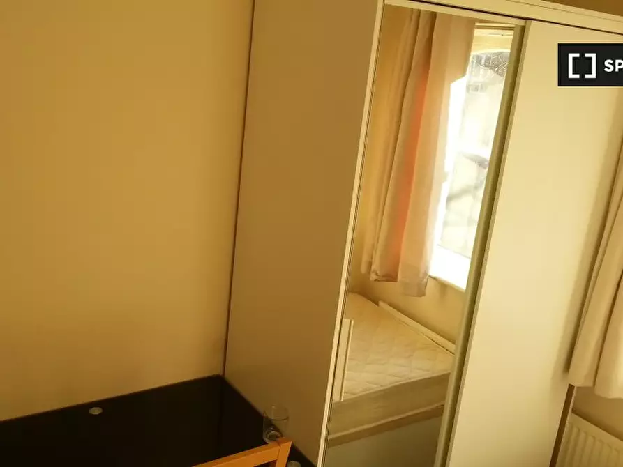 Immagine 2 di Camera condivisa in affitto  in Barnsdale Ave a Poplar