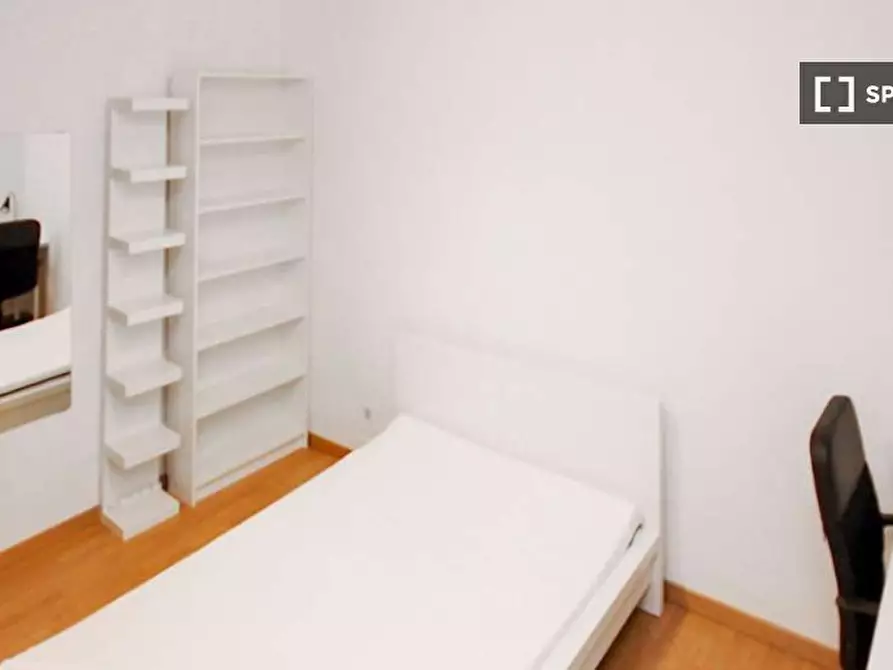 Immagine 2 di Camera condivisa in affitto  in Via Antonio Cecchi a Milano