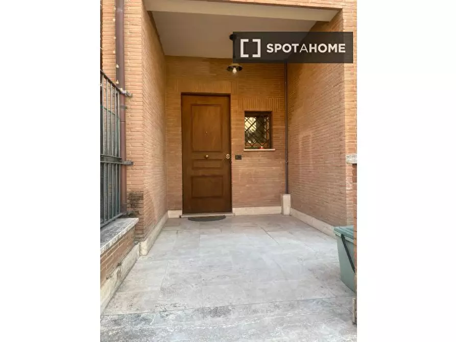 Immagine 5 di Camera condivisa in affitto  in Via Giorgio Sommer a Roma