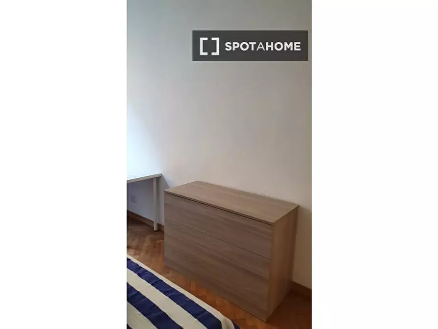 Immagine 1 di Camera condivisa in affitto  in Via Susa a Torino