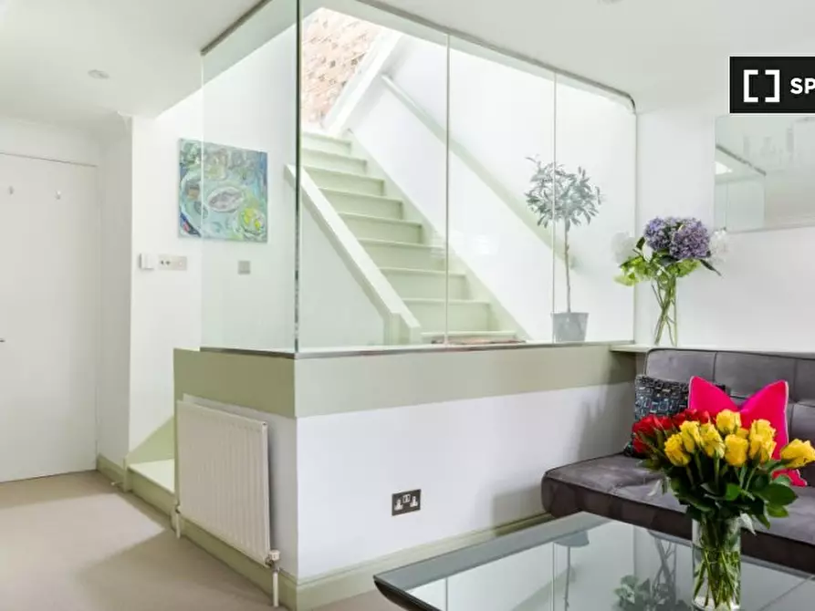 Immagine 5 di Appartamento in affitto  in Neal St a Camden Town