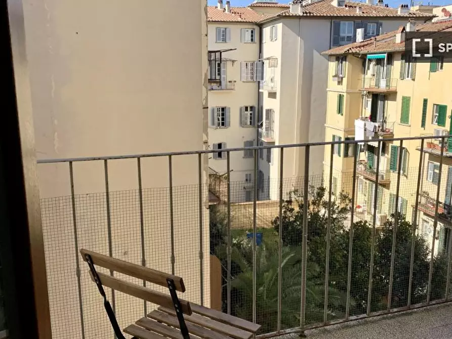 Immagine 2 di Camera condivisa in affitto  in LUNGARNO VESPUCCI a Firenze