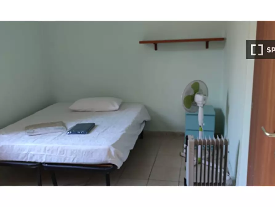 Immagine 2 di Camera condivisa in affitto  in Piazza Crocelle ai Mannesi a Napoli