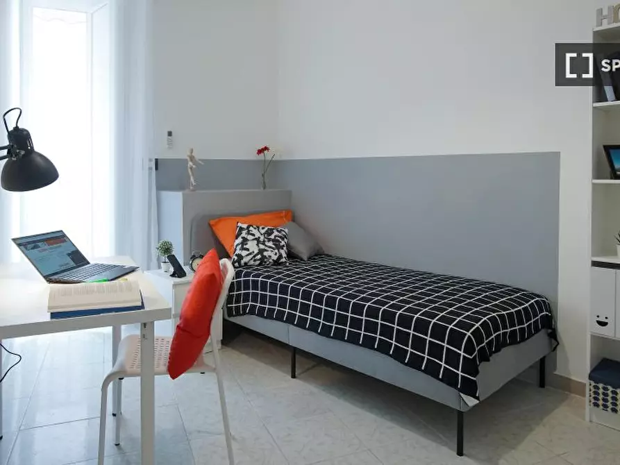 Immagine 2 di Camera condivisa in affitto  in Vico Noce a Napoli