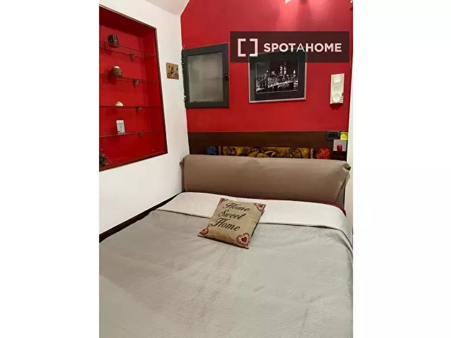 Immagine 2 di Appartamento in affitto  in Via Pellegrini a Napoli