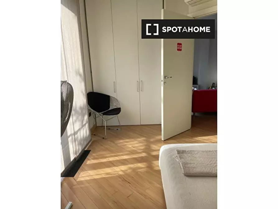 Immagine 2 di Camera condivisa in affitto  in Via Giovanni Ricordi a Milano