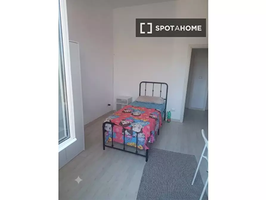 Immagine 1 di Camera condivisa in affitto  in Via Giovanni Battista Bastianelli a Roma