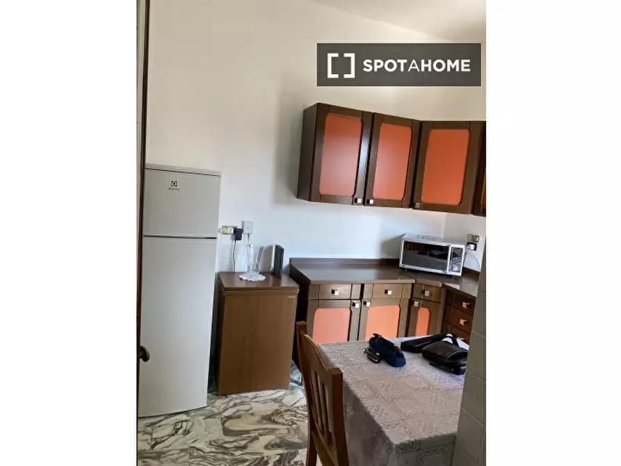 Immagine 14 di Camera condivisa in affitto  in Viale Maria Bakunin a Napoli