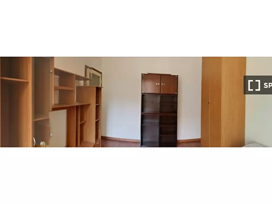 Immagine 2 di Camera condivisa in affitto  in Viale Lucania a Milano