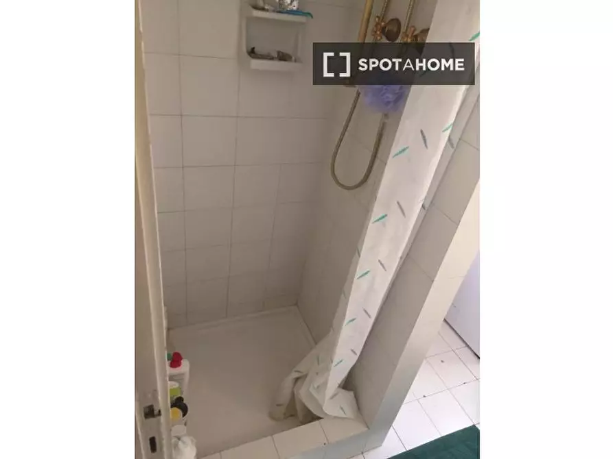 Immagine 17 di Camera condivisa in affitto  in Via Santa Croce a Bologna