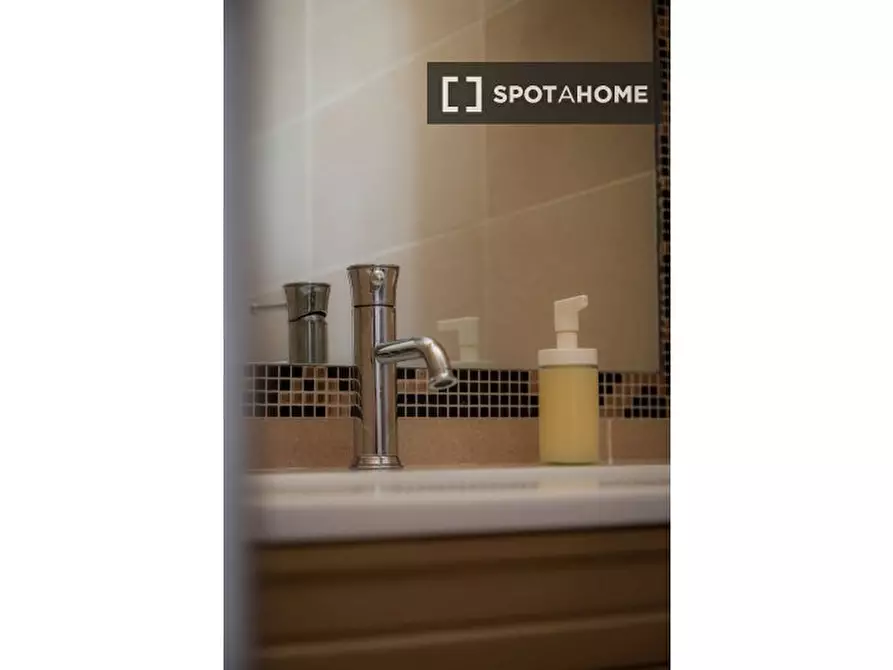 Immagine 12 di Appartamento in affitto  in Via Merulana a Roma