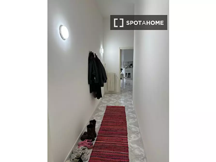 Immagine 7 di Camera condivisa in affitto  in Via Concezione a Monte Calvario a Napoli