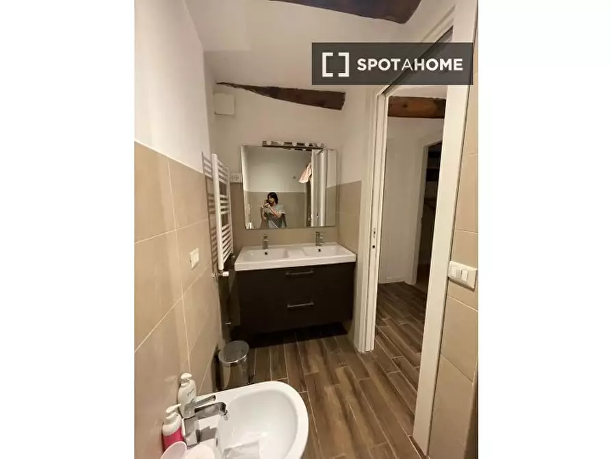 Immagine 4 di Camera condivisa in affitto  in P.za Dante a Napoli